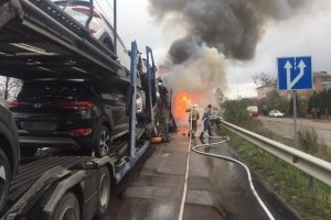 "Водія довелось вирізати": жахлива аварія автовозів на трасі під Рівним – ФОТО