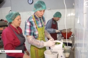 Імбирні кекси та лимонні мафіни: як особливі кухарі печуть авторські смаколики для бійців АТО