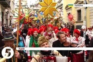 Різдвяна карнавальна хода відбулася у Львові [відео]