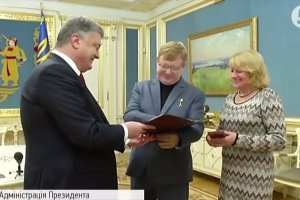 Президент вручив колишньому полоненому та Герою України Жемчугову ключі від квартири