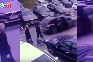 У Києві невідомі у масках вирвали з рук у чоловіка сумку із 3 млн грн – відео