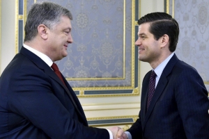 У Держдепі запевнили Порошенка в готовності США посилити відповідальність для Москви за продовження агресії проти України