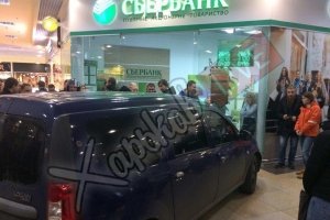 У Харкові неадекватний водій катався по гіпермаркету – фото