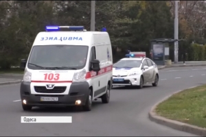 Рейд містом: одеські поліціянти взялися привчати водіїв пропускати "швидку"