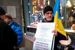 "Звільнити Сенцова": У Санкт-Петербурзі провели одиночні пікети проти репресій в Криму – ФОТО