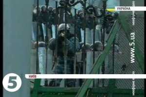 "Беркут" стріляв в оператора &laquo;5 каналу&raquo; [відео]