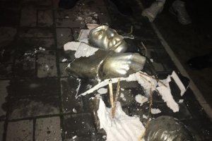 У Запоріжжі невідомі розбили погруддя Сталіну