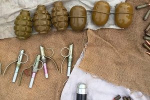 На Дніпропетровщині знайшли три схрони з набоями та гранатометами