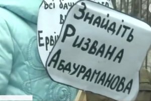 Символічний дзвінок: активісти пікетують посольство РФ у Києві 