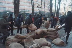 У Харкові активісти розтрощили знімальний майданчик серіалу про НКВС