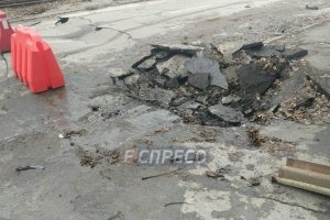 У Києві просів асфальт – зупинилися трамваї та автомобілі