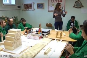Хоббі-терапія: Як франківський "Карітас" підтримує молодь з інвалідністю