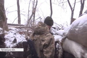 Подвійне свято і творча відповідь на обстріл: репортаж з позицій на Луганщині