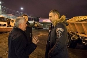 Спецтехніка стоїть у дворі: Кличко проінспектував, як прибирають вулиці Києва від снігу
