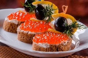 Лікар пояснив, як впоратися з переїданням після свят