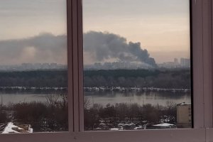 У Києві сталася пожежа на лівому березі: на місце виїхали 14 машин пожежників – відео