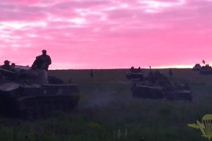 "Прорвали оборону ворога, здійснили марш до Маріуполя": Легендарна 95-та бригада святкує річницю створення – відео 