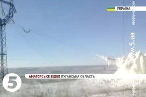 На Луганщині фонтан з аварійної труби пошкодив лінію електропередач