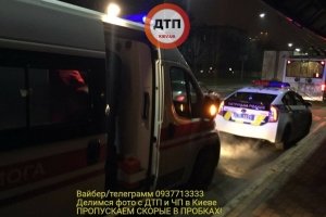 У Києві двоє іноземців жорстоко побили пішохода за те, що попросив не їхати по тротуару