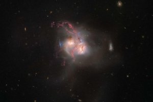 NASA виявило і показало як вигладає злиття двох галактик