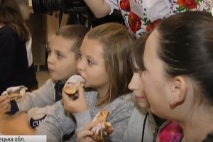 Альма-матер більш як для 400 дітей: На Донеччині урочисто відкрили україномовну опорну школу – відео