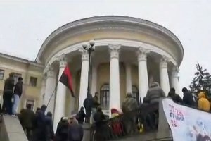 Штурм екс-Жовтневого палацу в Києві: Як відреагували іноземні дипломати