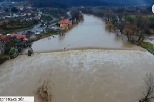 Паводок на Закарпатті: спостерігається зниження рівня води