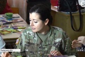 У Львові армійці ЗС США у помічників Санта-Клауса перевтілилися – відео