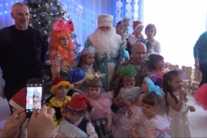 З гостинцями й меблями: бійці ССО ЗСУ завітали до дитсадка нещодавно обстріляного Новолуганського