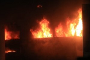 Масштабна пожежа у Ліверпулі: згоріло 1.4 тис. автомобілів