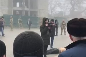 У Чечні силовики показово кинули на площі тіло підозрюваного у вбивстві начальника поліції – відео
