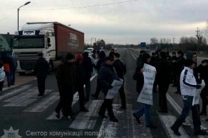 На кордоні з Польщею мітингарі блокують три дороги через податкові зміни