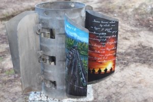ФОТО: Десантники перетворили частину снаряду від РСЗВ "Смерч" на витвір мистецтва