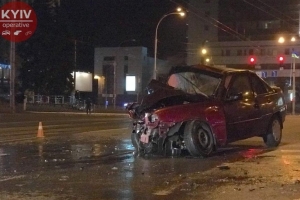 П'яний підполковник поліції у Києві зі стовпом не розминувся – ФОТО