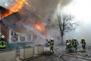 В Одесі пожежа охопила ресторан, кафе і магазин – ФОТО
