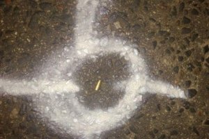 Стілець проти пістолета: У Сумах чоловік влаштував стрілянину біля магазину