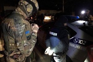 СБУ викрила на хабарах групу патрульних поліцейських Харківщини