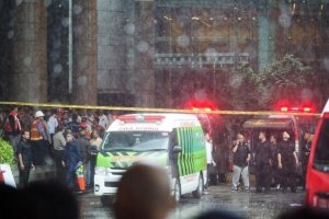 На фондовій біржі в Індонезії обвалився поверх: 77 потерпілих – шокуюче відео