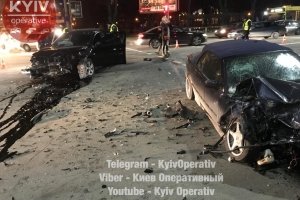 На Солом'янській площі Києва зіткнулися дві іномарки – фоторепортаж