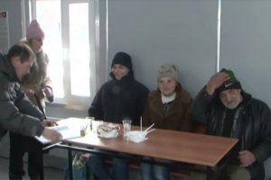 Модульний пункт обігріву: як від морозу безхатченків рятують у Кременчуці