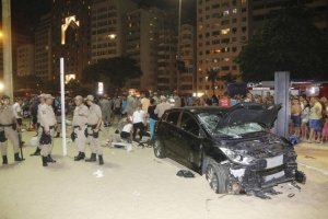 У Ріо-де-Жанейро автомобіль в'їхав у натовп на набережній