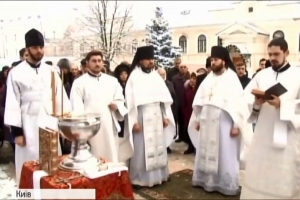 Як в умовах пандемії віряни святкують Водохреще – сюжет