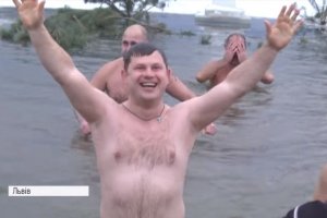 Десантники у крижаній воді: як військові пірнали до Йорданських купель