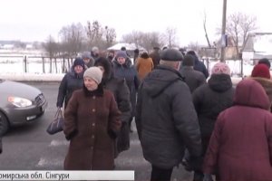 Чиновникам – 10 діб: Чому мешканці Житомирщини перекрили міжнародну трасу
