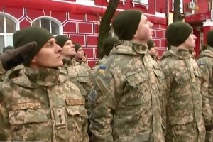 Кабмін ініціює заміну радянських військових привітань на "Слава Україні" – "Героям слава"