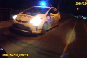 Патрульні у Луцьку завадили дівчині стрибнути з моста – відео