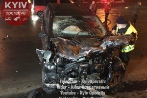Масштабна ДТП у Києві: позашляховик Mercedes взяв "на таран" чотири автівки, є загиблі 