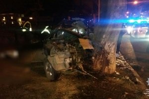 В Ужгороді Land Rover з іноземними студентами влетів у дерево: є загиблі