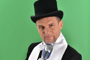 Авіасвято на валізах: в "Борисполі" Олег Скрипка та Le Grande Orchestra влаштували незвичайний концерт – відео