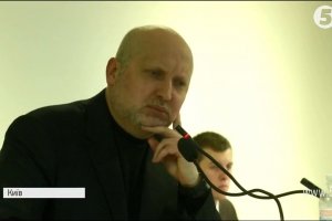 П'ять годин перепалок на межі образ: як Турчинов на суд щодо Януковича ходив